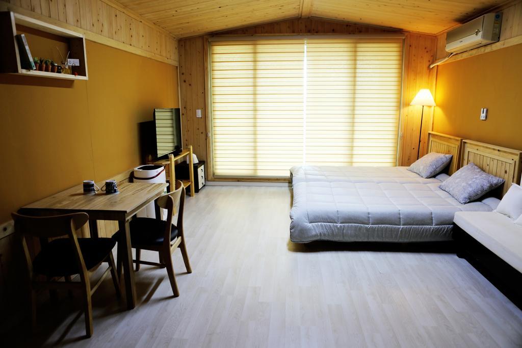 Haevichi Pension Seogwipo Esterno foto